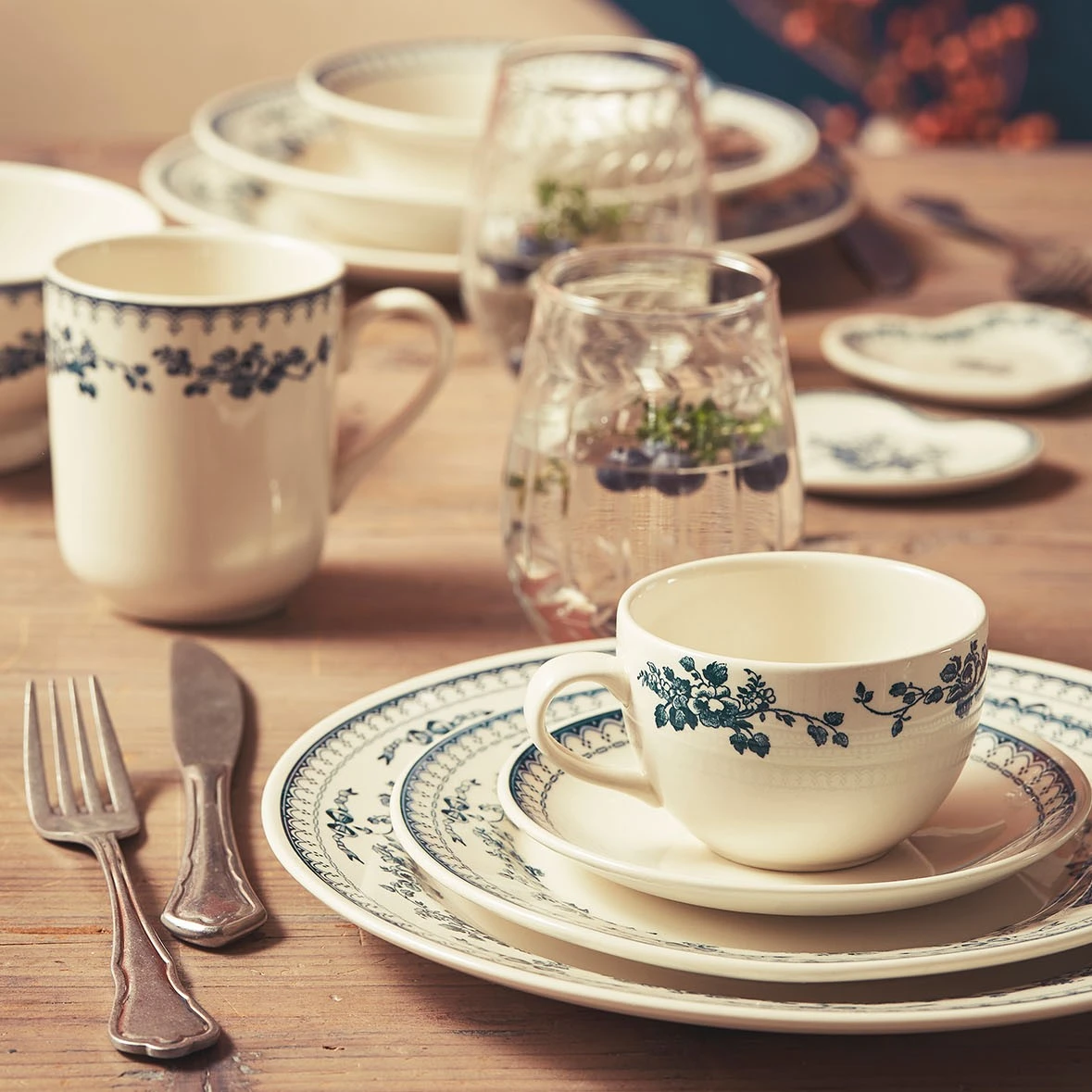 Comptoir De Famille Tasse Haute En Faïence Bleu Ancien - Faustine 5 Comptoir De Famille Tasse Haute En Faïence Bleu Ancien - Faustine – Image 3