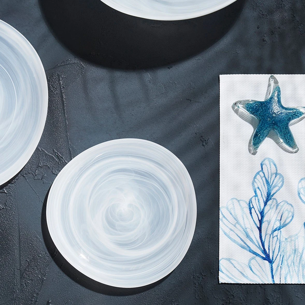 Côté Table Assiette Plate En Verre Blanc D26cm - Arales 5 Côté Table Assiette Plate En Verre Blanc D26cm - Arales – Image 3