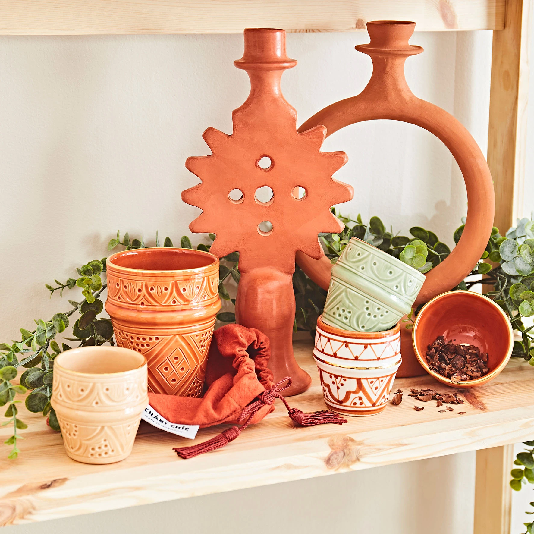 Chabi Chic Tasse Vert Amande, Liseré Doré D8xh11cm - Beldi Empreinte 5 Chabi Chic Tasse Vert Amande, Liseré Doré D8xh11cm - Beldi Empreinte – Image 3